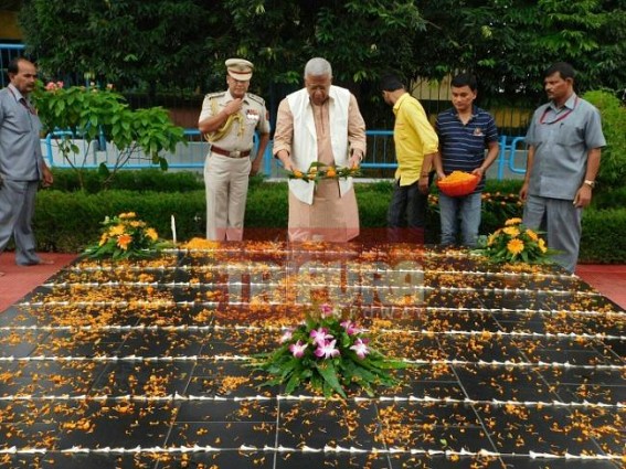 Governor pays tribute to freedom fighters Governor pays tribute to freedom fighters